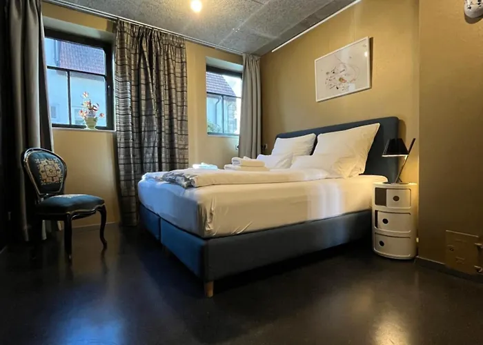 Momai 1891- Moderne 迈卡默